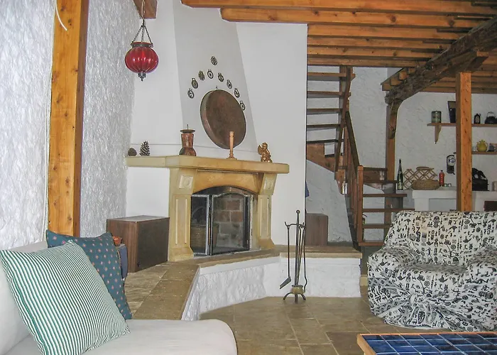 بيت للعطل The Old House - Collection